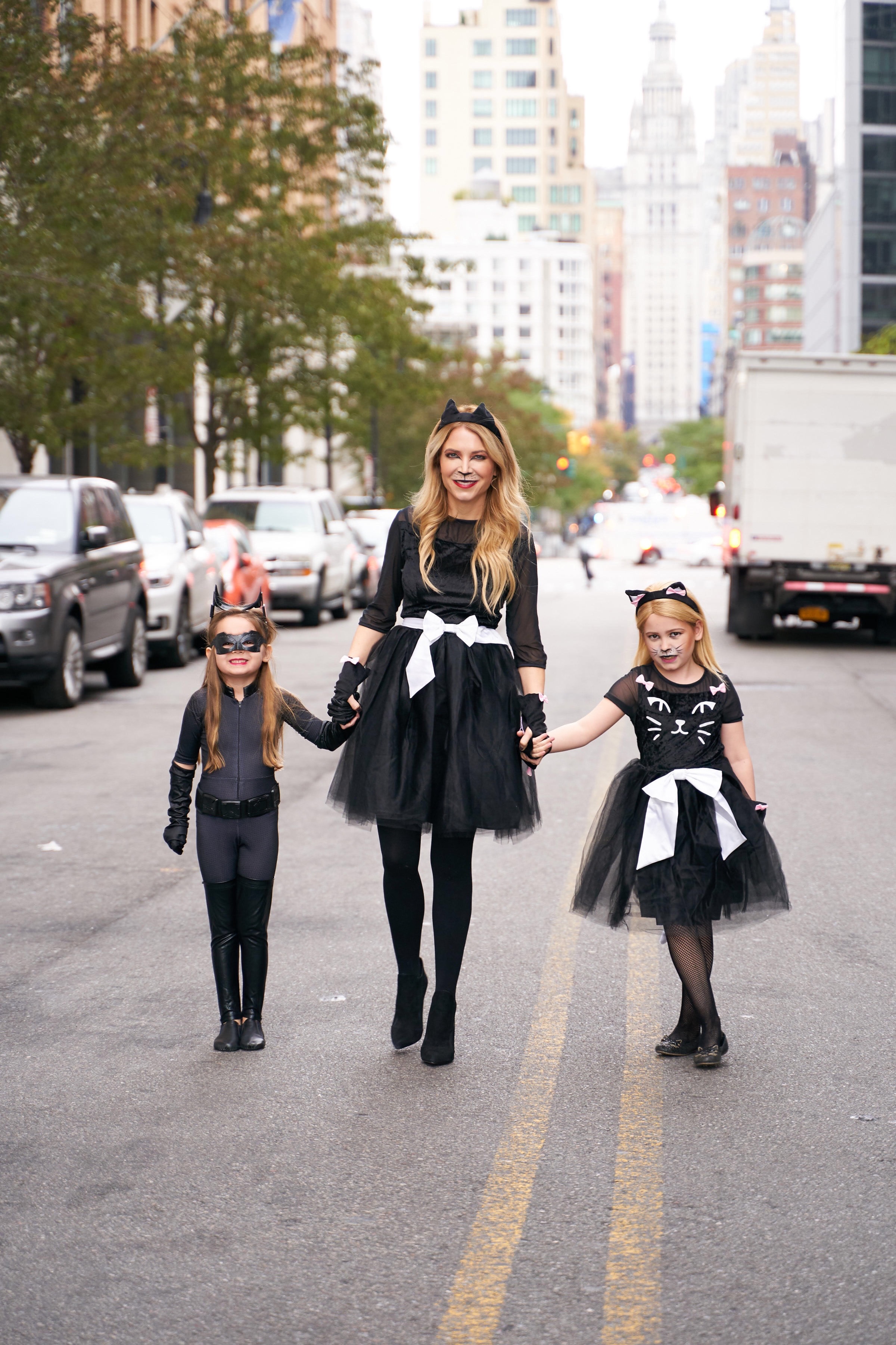 Mom and 2025 daughter cat costumes