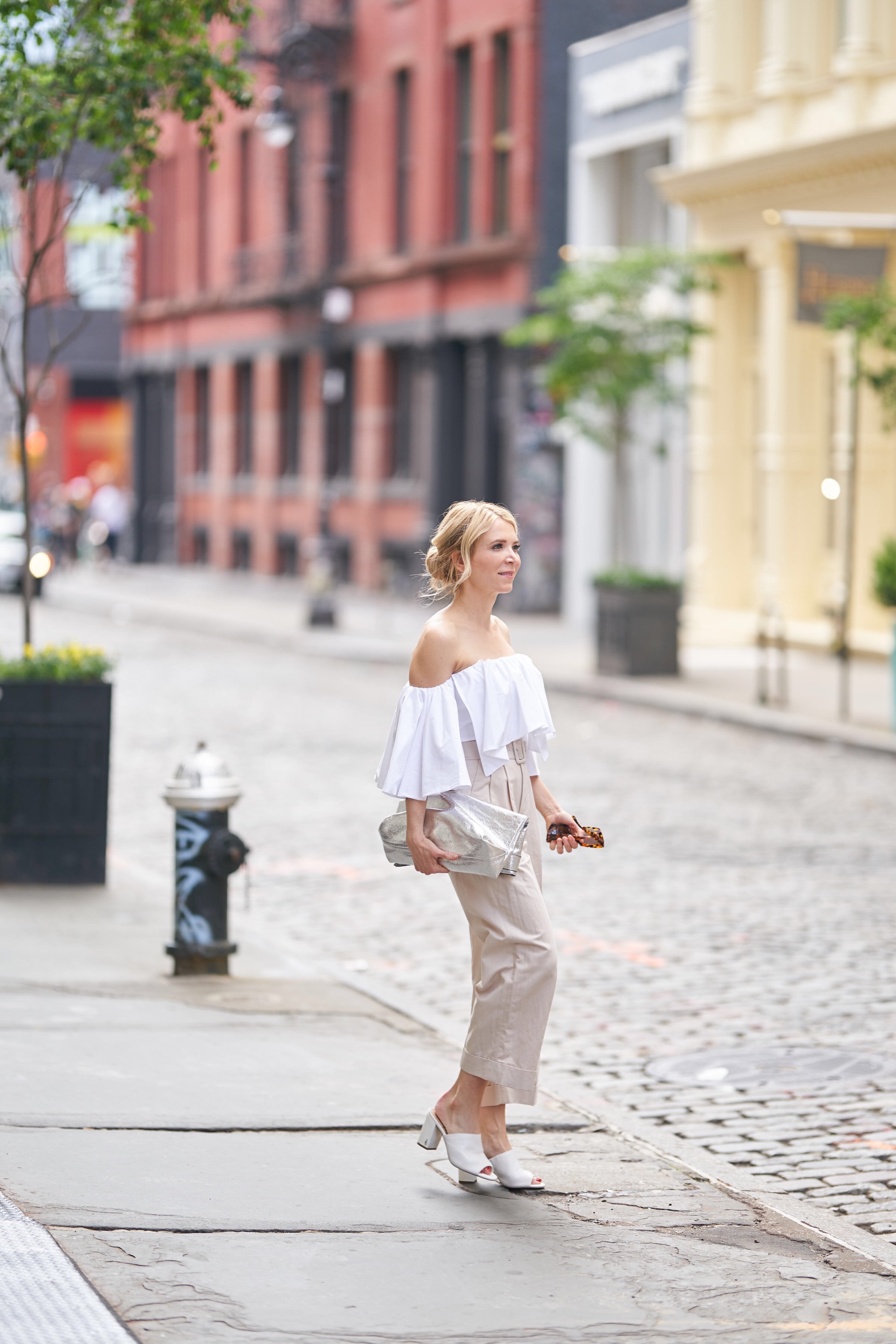 Zara white blouse, Zara clutch, about the outfits, www.abouttheoutfits.com, Laura Bonner, NYC fashion blogger, street style fashion