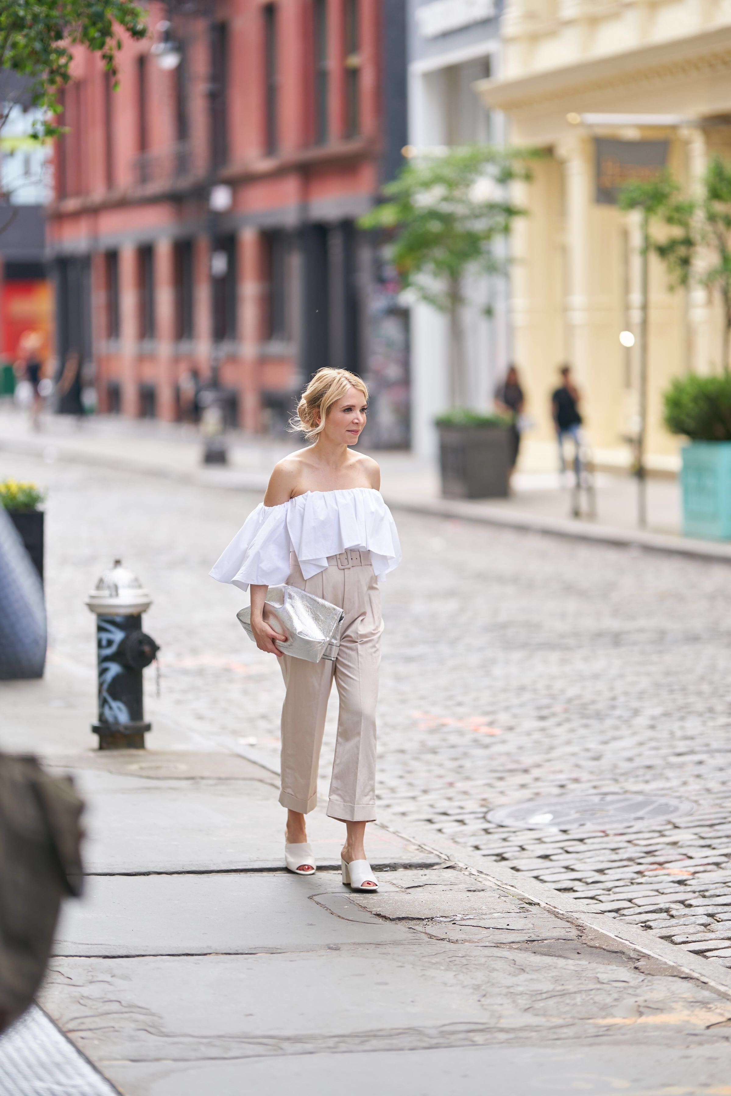 Zara white blouse, Zara clutch, about the outfits, www.abouttheoutfits.com, Laura Bonner, NYC fashion blogger, street style fashion
