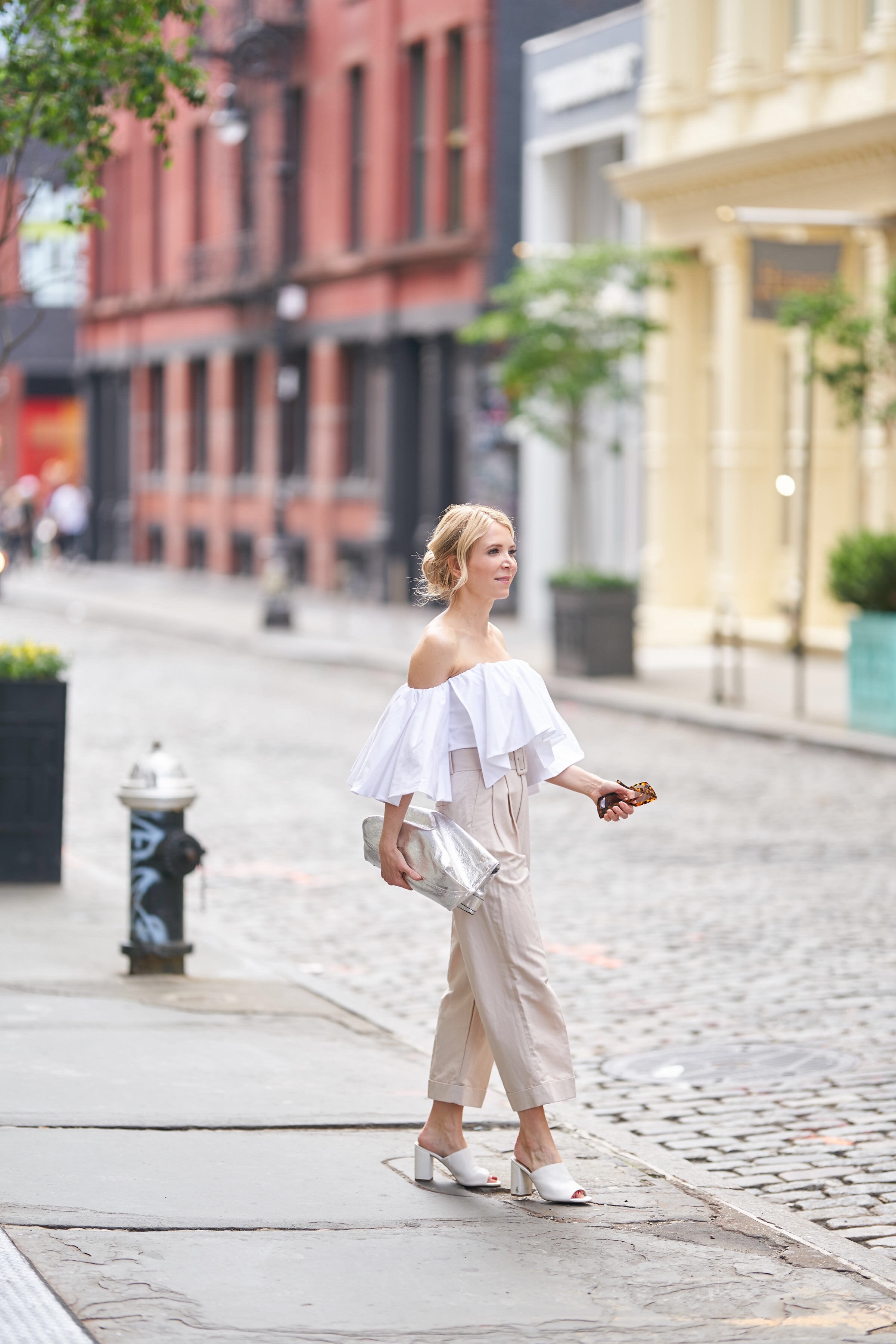 Zara white blouse, Zara clutch, about the outfits, www.abouttheoutfits.com, Laura Bonner, NYC fashion blogger, street style fashion
