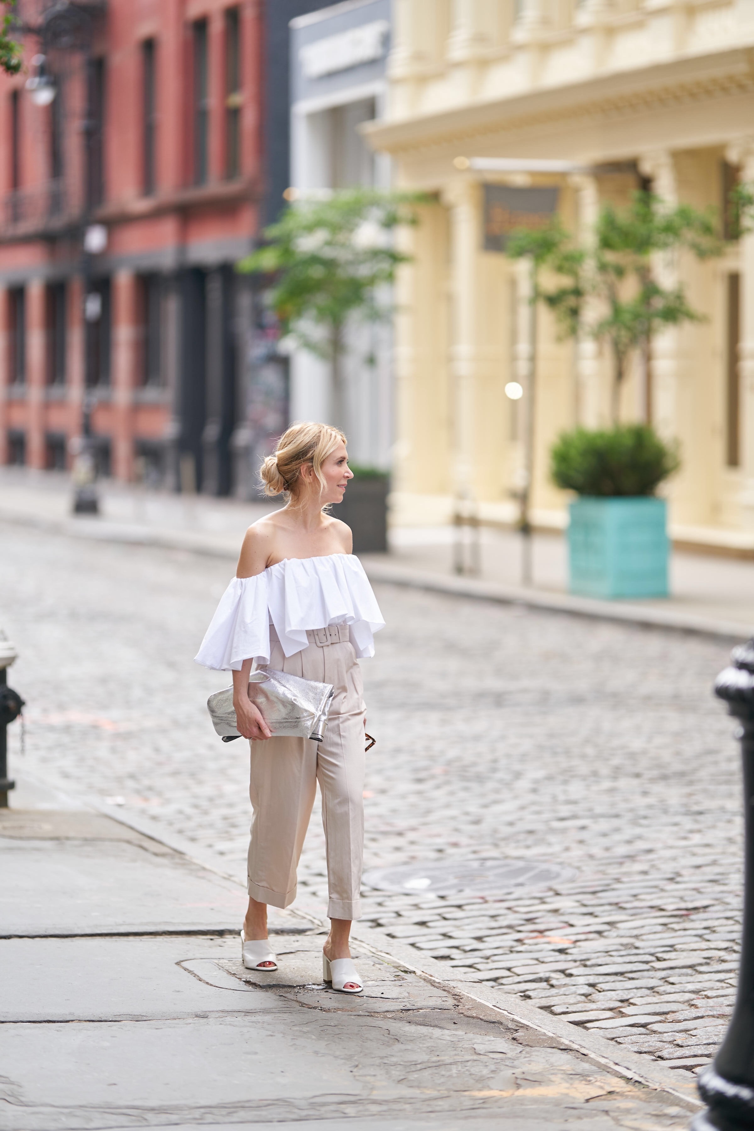 Zara white blouse, Zara clutch, about the outfits, www.abouttheoutfits.com, Laura Bonner, NYC fashion blogger, street style fashion