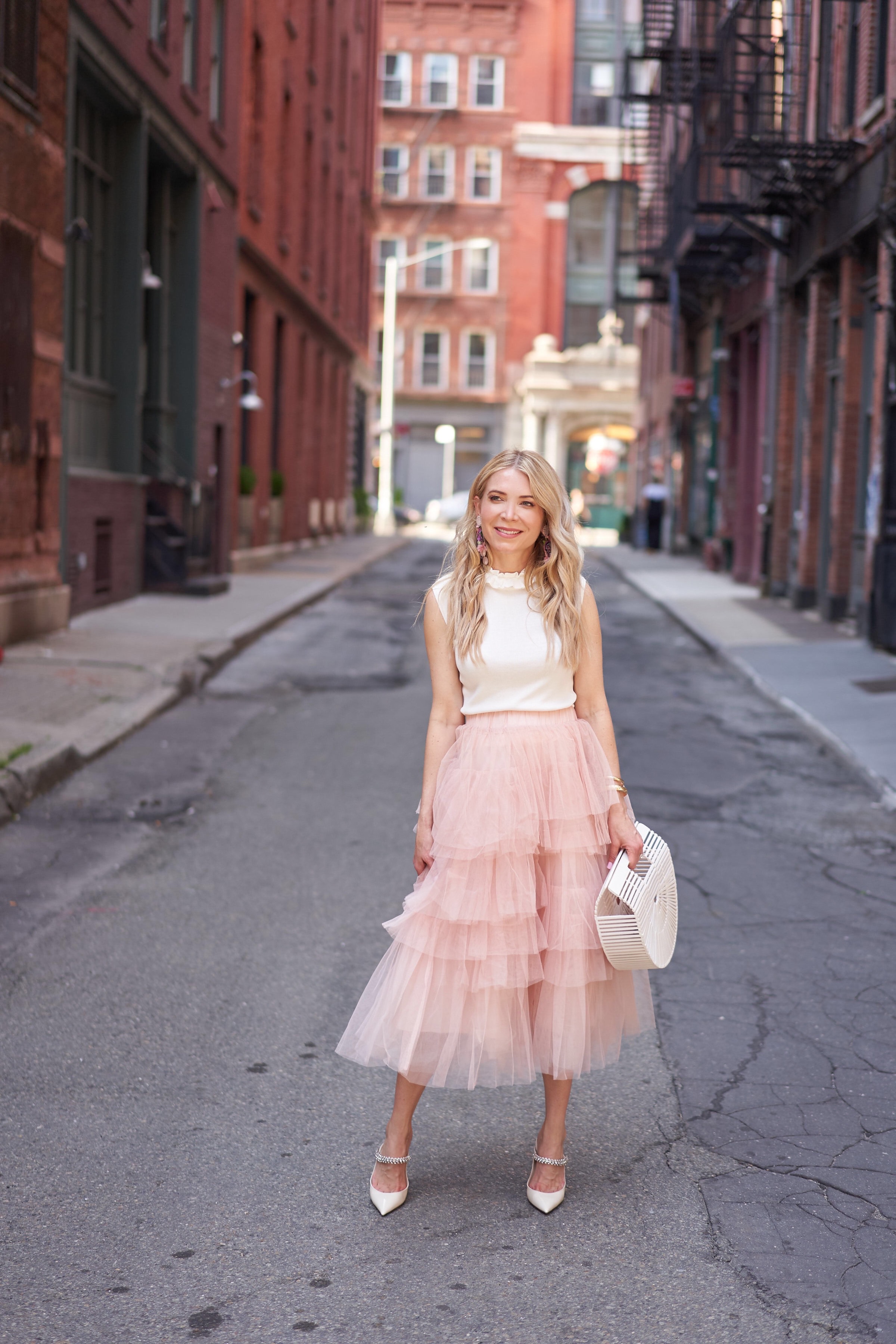 This pretty pink skirt is giving me alllll the feels! 🥰🥰 Skirt & top: @ chicwish Pink skirt, tulle skirt, spring outfits, spring