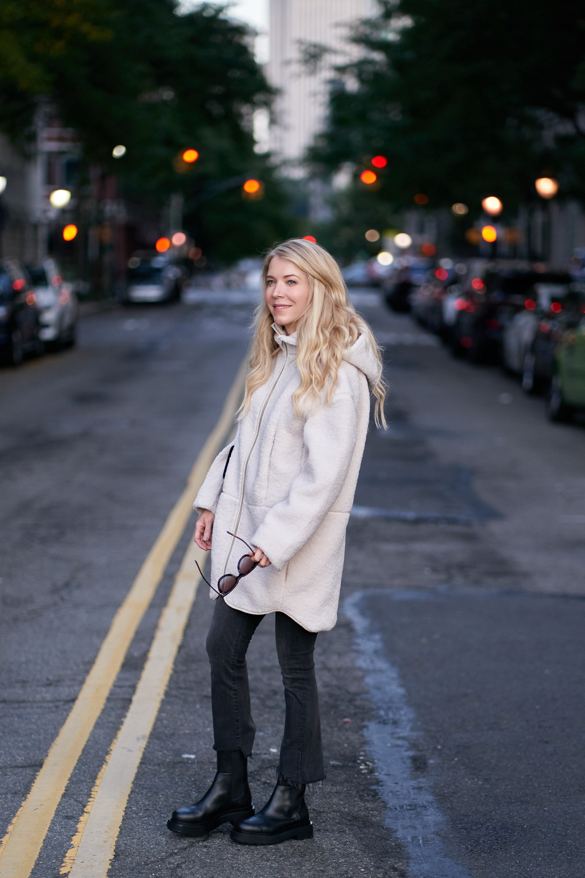 Laura Bonner, Lug sole Chelsea Boot, H&M hooded faux shearling jacket, About the Outfits, www.abouttheoutfits.com